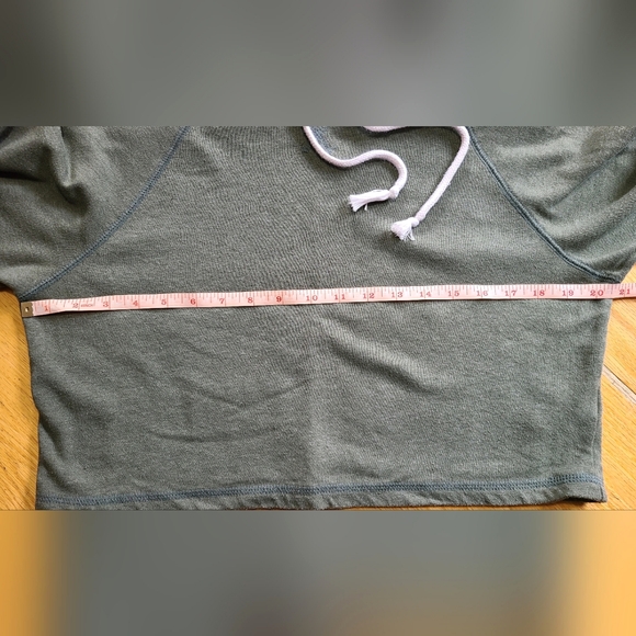 H&M cropped pullover hoodie - green, size small - Picture 4 of 8